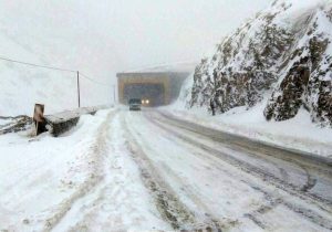 بارش برف و باران و لغزندگی جاده کرج – چالوس