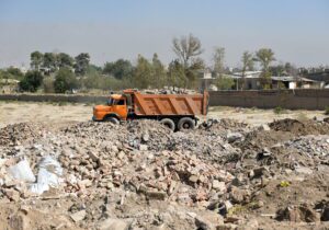 تشکیل پرونده ۵ خودرو غیرمجاز حمل نخاله در دادسرای چهارباغ