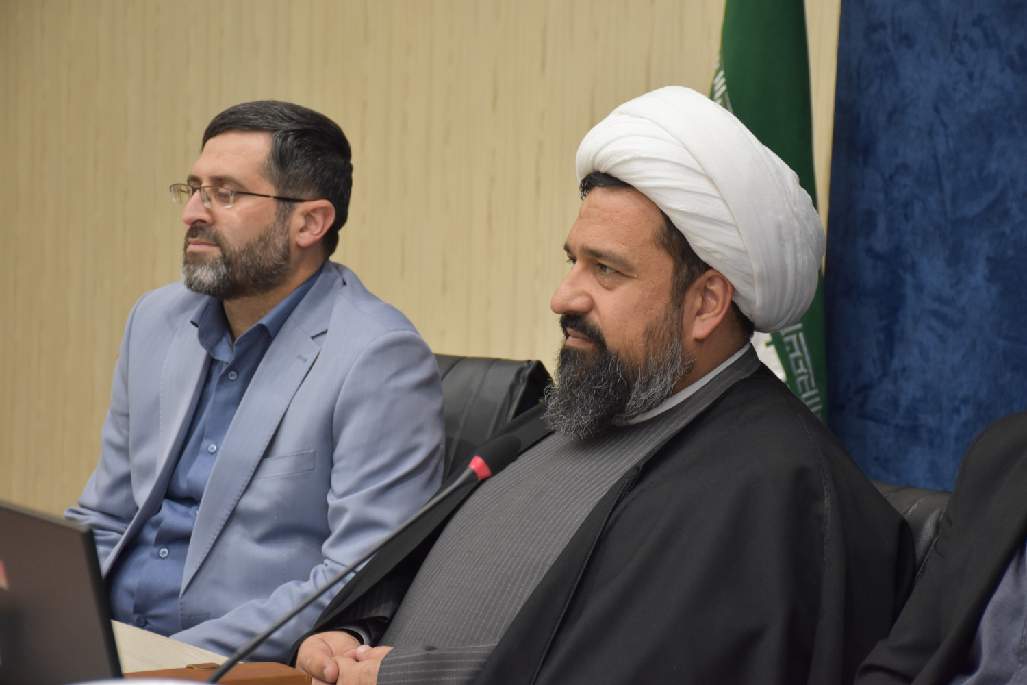 «شعر» رسانه مد نظر رهبر انقلاب است