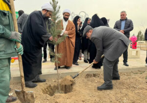 کاشت نهال به نام نوزادان چهارباغ تاسی از گفتمان رهبری است