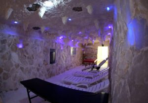 غار نمکی دهکده ورزشی چهارباغ؛ برند درمانیِ ایران