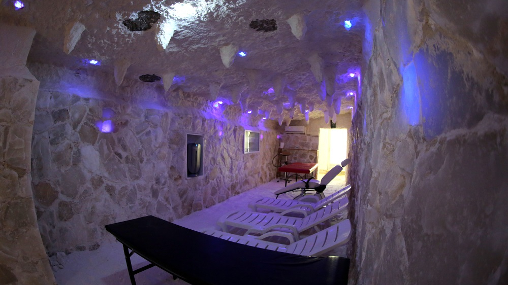 غار نمکی دهکده ورزشی چهارباغ؛ برند درمانیِ ایران