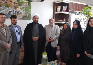 تکریم ۲ خانواده شهید توسط مسئولین چهارباغ