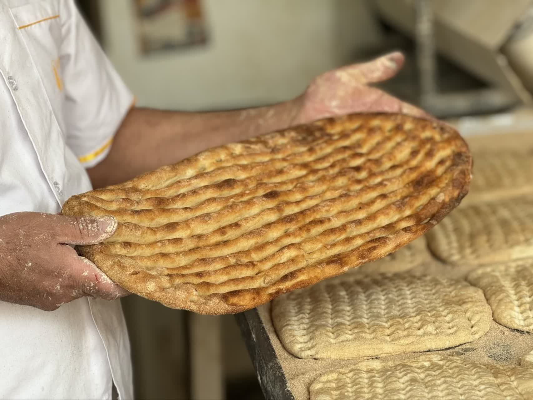 تنور نانوائی‌های چهارباغ با قطع گاز هم داغ است