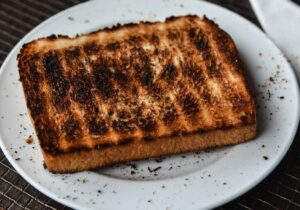 مصرف نان سوخته باعث سرطان می‌شود؟