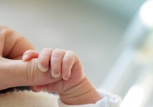 واگذاری ۶۰ کودک برای فرزندخواندگی در البرز