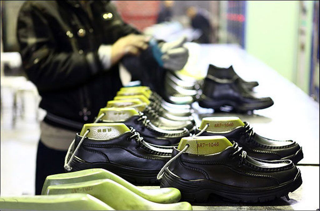 فعالیت کارگاه کفاشی در ندامتگاه قزلحصار