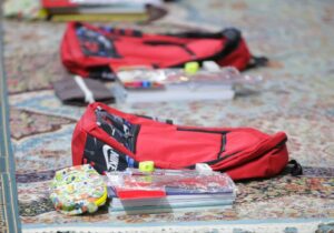 توزیع ۷۰۰ سری نوشت‌افزار بین دانش‌آموزان نیازمند چهارباغ