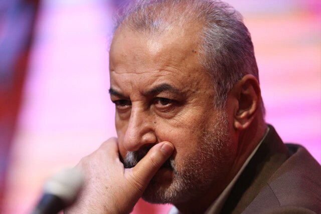 رضا درویش استعفا کرد