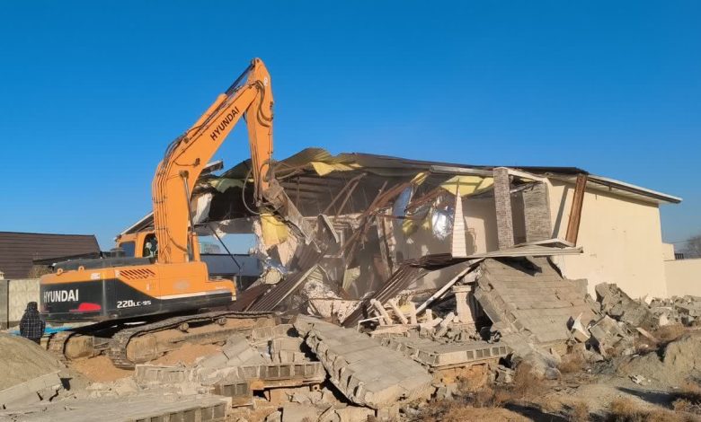 تخریب ۵۰ دیوارکشی غیرمجاز در چهارباغ