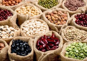 تامین واردات حبوبات از بنادر شمالی/ کمبودی در بازار نداریم