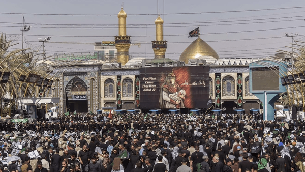 میلیون‌ها زائر کربلا در ظهر عاشورا «واحسیناه» سر دادند
