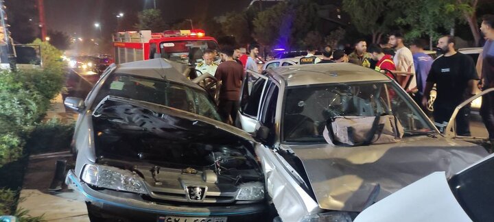 برخورد کامیون با چند سواری در کرج