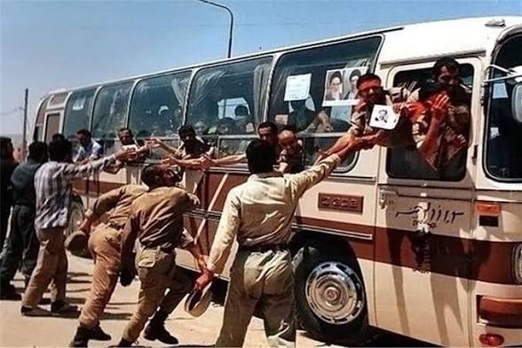 آزادگان پرچم عزت ملی را برافراشته نگاه داشتند