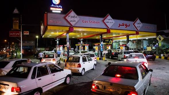 بنزین در کرج هست؛ شایعه صف می‌سازد