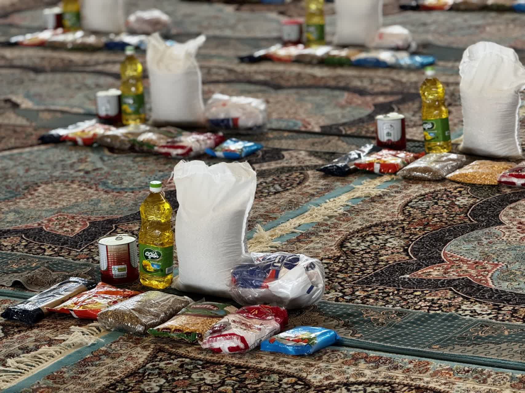 کمک مومنانه به ۱۰۰ خانواده نیازمند