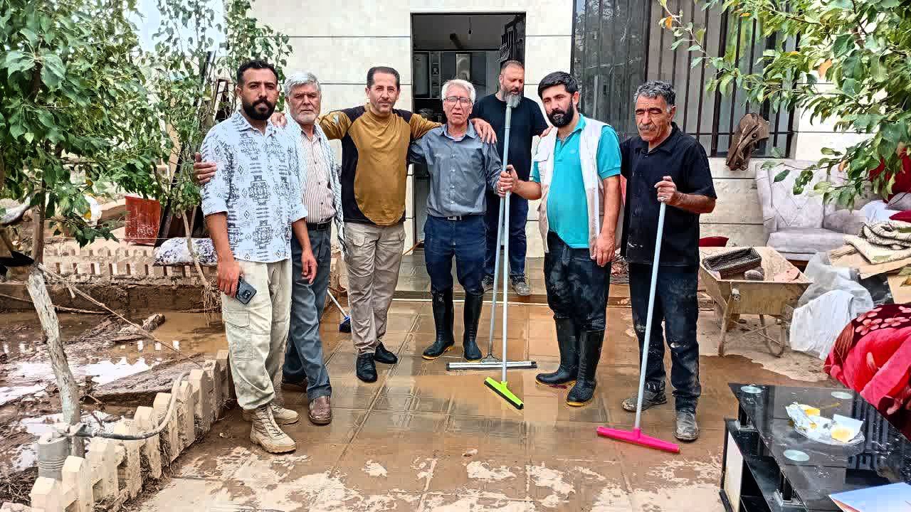 ۲۰ جهادگر پای کار خانواده‌های سیل‌زده شورقلعه