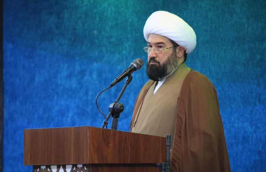 امام جمعه چهارباغ: آقایان خوش‌بین به آمریکا یا عذرخواهی کنید یا مواضع اشتباه‌تان را اصلاح کنید