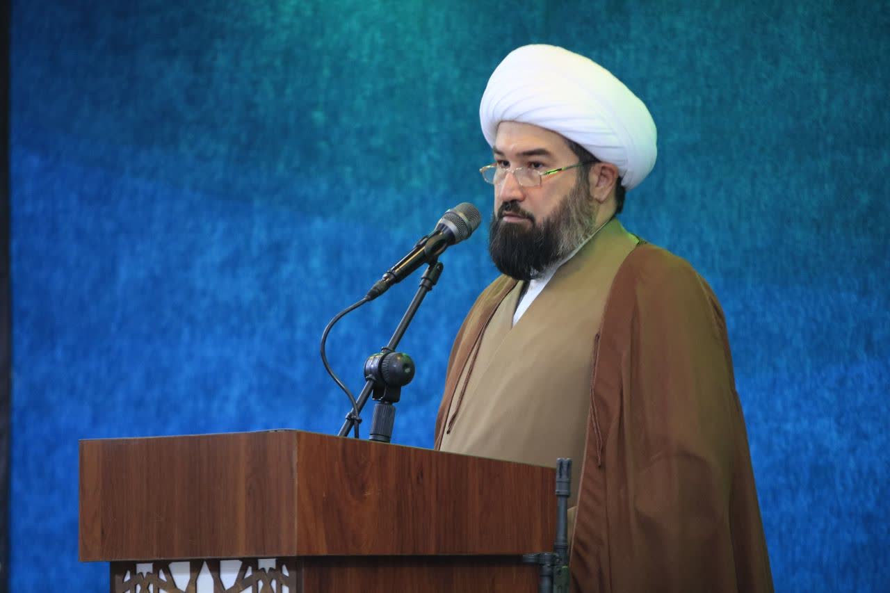 امام جمعه چهارباغ: آقایان خوش‌بین به آمریکا یا عذرخواهی کنید یا مواضع اشتباه‌تان را اصلاح کنید